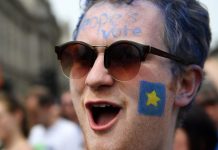 Brexit: Marchers demand final Brexit deal vote (Details)