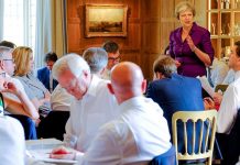 Theresa May and Cabinet agree new UK-EU free trade area – UK
