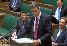 Defence Secretary Gavin Williamson ‘heckled’ by own iPhone as Siri interrupts Commons – UK