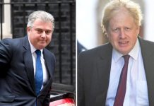 Boris Johnson must respond to burka criticism, says Tory Party chairman | Politics | News – UK