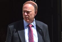 ‘Incompetent’ Chris Grayling under fire over rail fare hikes and pay rises system – UK