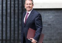 Liam Fox BACKS Chequers Brexit deal and says Theresa May could lead into next election | Politics | News – UK