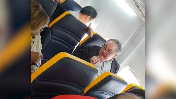 Ryanair racist passenger referred to police (Reports)