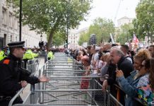 Anti-lockdown protesters gather in London dismissing coronavirus pandemic as hoax | UK | News (Reports)