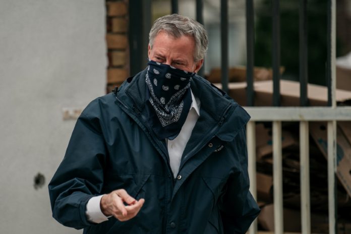 De Blasio cites ‘unity’ in pushing out top doctor, but defends critical police commissioner – DNyuz De Blasio cites ‘unity’ in pushing out top doctor, but defends critical police commissioner