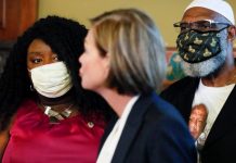 Iowa governor signs order restoring felon voting rights – (Reports) Iowa governor signs order restoring felon voting rights