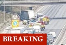 M25 traffic: M25 CLOSED after accident involving lorry – air ambulance at scene | UK | News (Reports)