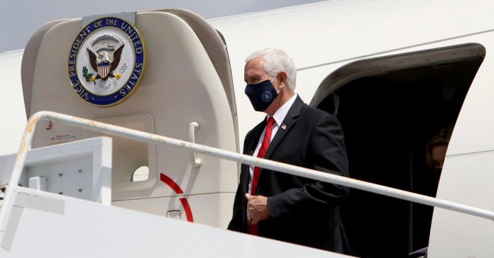 Member of Conservative Think Tank Takes On Reporter Duties on Air Force Two – DNyuz Member of Conservative Think Tank Takes On Reporter Duties on Air Force Two