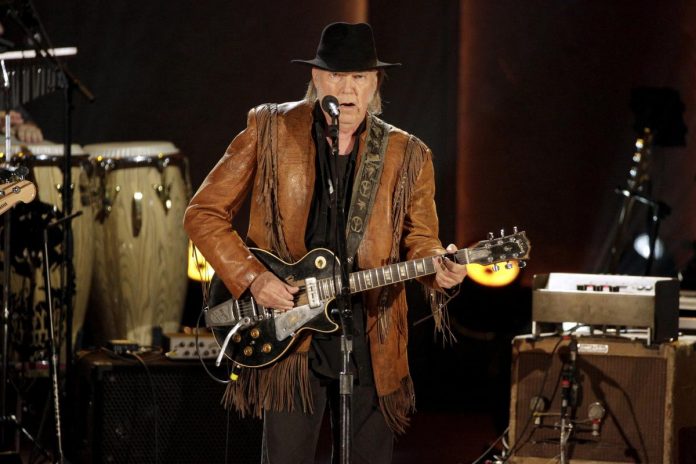 Neil Young sues Donald Trump’s campaign for using his songs – DNyuz Neil Young sues Donald Trump’s campaign for using his songs