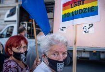 Polish police crack down on LGBTQ protesters – (Reports) Polish police crack down on LGBTQ protesters