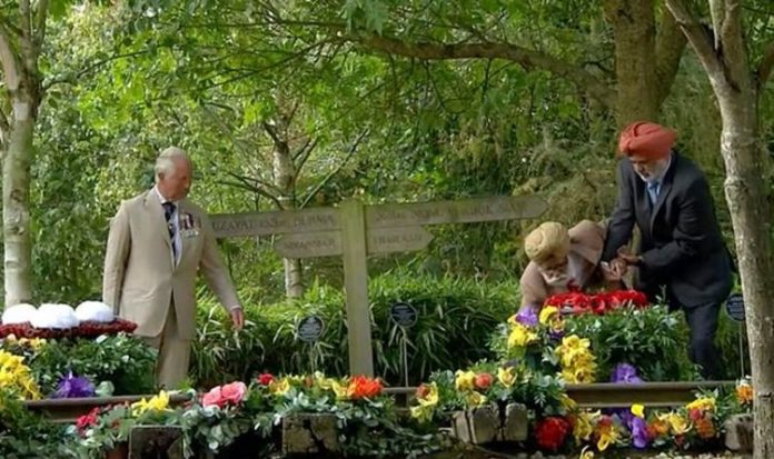 Prince Charles rushes to help WW2 veteran as he stumbles laying a wreath at VJ Day service | Royal | News