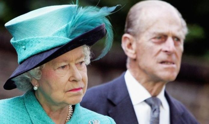 Queen Elizabeth II rules: The FIVE rules senior royals must follow - From tiaras to eating | Royal | News