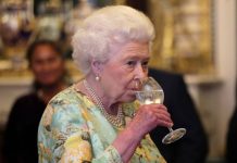 Queen news: ‘Rocket fuel’ cocktails and more – how the Royals spend time at Balmoral | Royal | News (Reports)