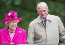 Queen should NOT step down despite chaos gripping Royal Family – poll | Royal | News (Reports)