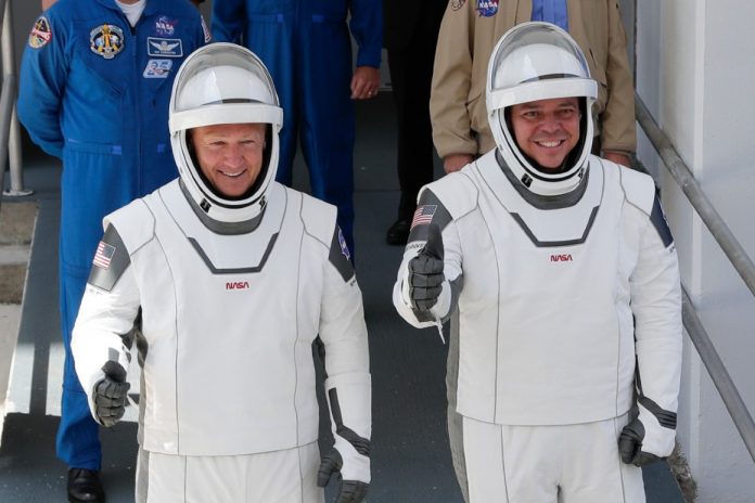 SpaceX capsule and NASA crew make first splashdown in 45 years