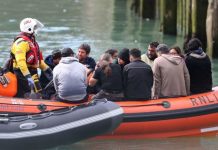 France tells illegal immigrants life in UK is EASY, MPs claim as crossings soar | UK | News (Reports)