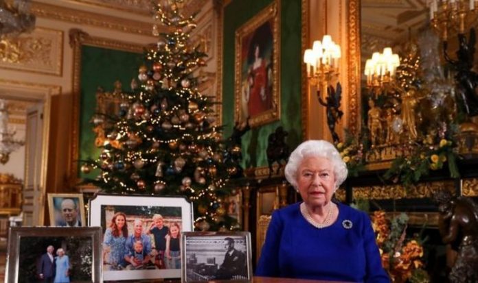 Queen's Christmas plans in jeopardy if coronavirus social distancing plans still in place | Royal | News