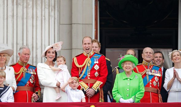 royal family buckingham palace balcony