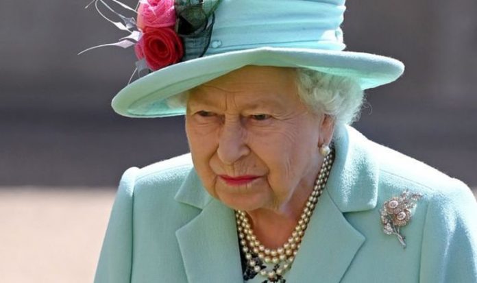 Queen fury: Angry residents hit out at 'unbelievable' plot to sell off their gardens | Royal | News