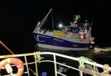 Scallop Wars 2: British fishing boats ATTACKED by French with flares and rocks | UK | News (Reports)