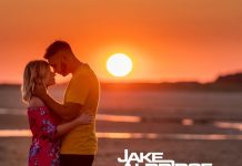 Singer finds love on Tinder