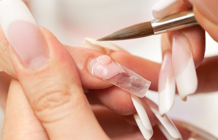 The Pro Guide To Applying Fake Nails