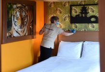 Can I stay in a hotel over Christmas? | UK | News (Reports)