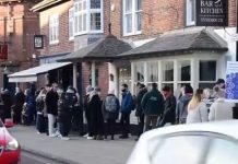 Coronavirus UK: Lockdown IGNORED as Tynemouth beach and restaurants flooded with people | UK | News (Reports)