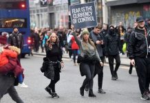 Coronavirus news: Hundreds protest lockdown restrictions in Manchester | UK | News (Reports)