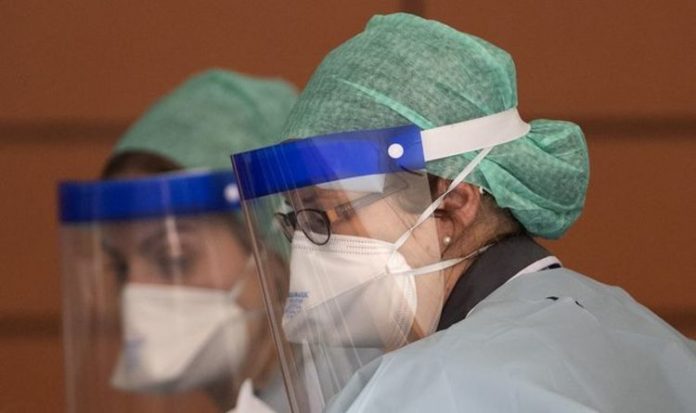 Coronavirus news: ‘Mammoth’ vaccine rollout may cause NHS staff to ‘buckle’ under pressure | UK | News