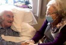 Couple, 82, hold hands for first time in eight months after COVID-19 kept them apart | UK | News (Reports)