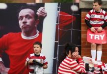 Fans line streets to say final goodbye to 1966 football hero Nobby Stiles | UK | News (Reports)