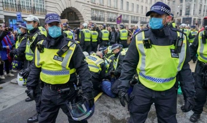 London lockdown protest: Britons furious as chaos erupts - 'Absolutely disgusting!' | UK | News