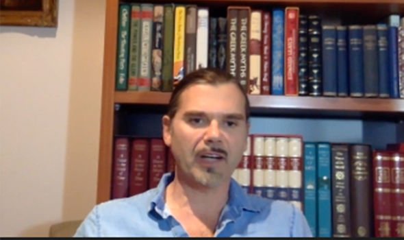 Tim Darcy Ellis revealed the story of Vives Tim Darcy Ellis revealed the story of Vives