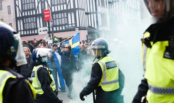 london lockdown protest police london lockdown protest police
