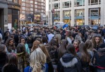COVID SHAME: Packed crowds threaten to RUIN Christmas | UK | News (Reports)