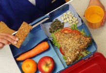 Children eat dinner with hands as school bans knives and forks ‘Utter joke’ | UK | News (Reports)