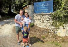Couple quit rat race in UK to renovate manor in France in hope it will return fortunes | UK | News (Reports)