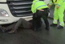 Kent erupts into chaos as stranded drivers lay in front of lorry to protest Dover ban | UK | News (Reports)