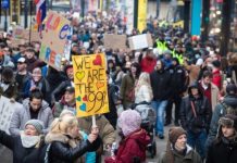 Manchester lockdown protests: Hundreds of people protest against new tier rules | UK | News (Reports)