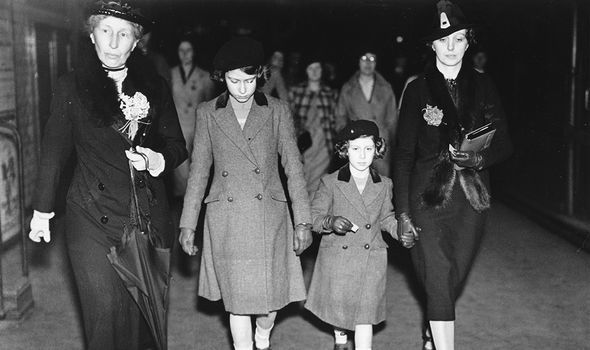 Marion Crawford (R) was the main governess for Elizabeth and Margaret for 16 years Marion Crawford (R) was the main governess for Elizabeth and Margaret for 16 years