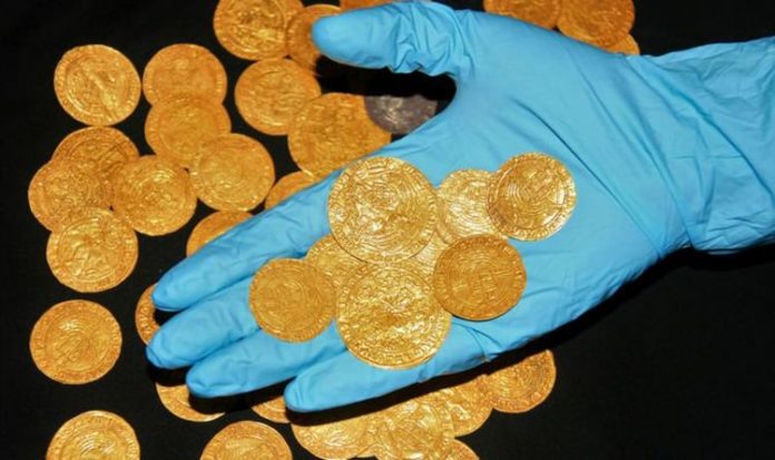 People gardening during lockdown unearth surprise finds including tudor coins | UK | News