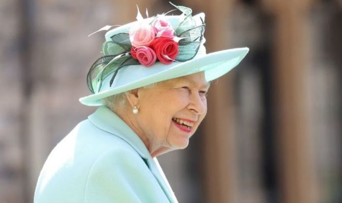 Queen celebrated Christmas with private ‘Covid-19 secure’ chapel service in Windsor | Royal | News