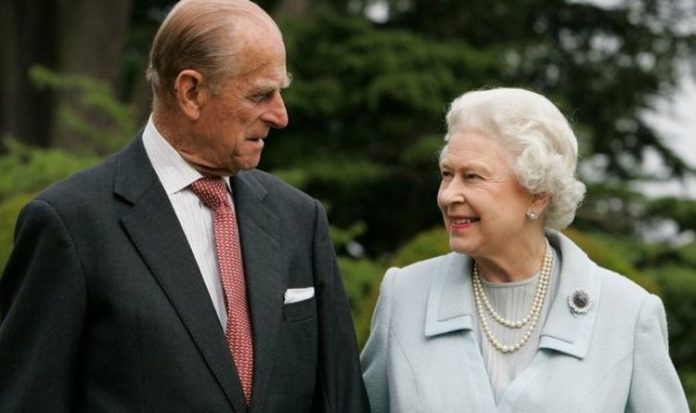 Queen health news: Monarch and Prince Philip to take COVID-19 vaccine, Raab suggests | Royal | News