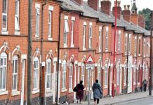 Birmingham news: Horror as 15-year-old dies in stabbing as shots ‘ring out’ | UK | News (Reports)