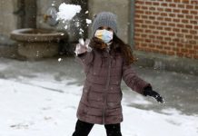 Coronavirus news: West Mercia Police warns of £200 fines for throwing snowballs | UK | News (Reports)