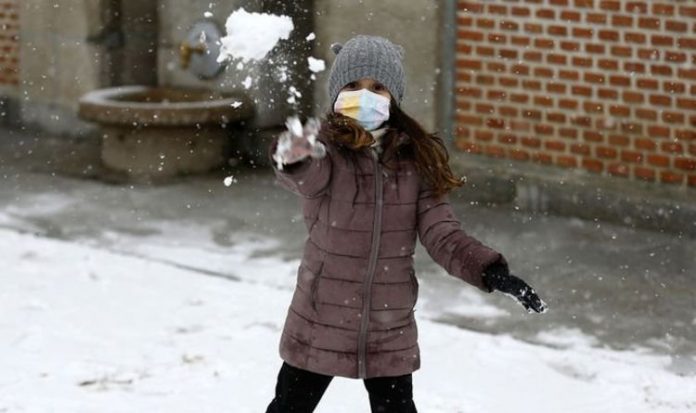 Coronavirus news: West Mercia Police warns of £200 fines for throwing snowballs | UK | News