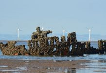 Ghostly shipwreck re-surfaces near Liverpool in eerie pictures | UK | News (Reports)
