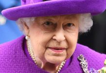 Queen Elizabeth II news: Monarch breaks down in tears over William and Harry’s feud | Royal | News (Reports)
