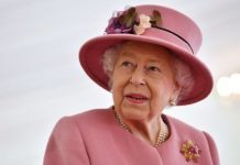 Queen doesn’t expect staff to ‘drop everything’ when she enters room –rare insider details | Royal | News (Reports)